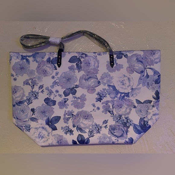 Victoria’s Secret Bag - Picture 2 of 2